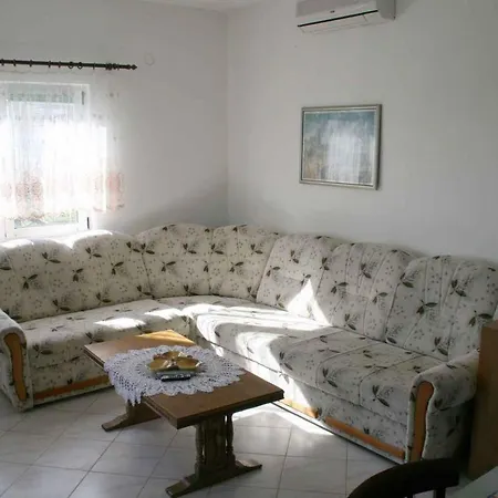 In 7372 公寓 Vinišće